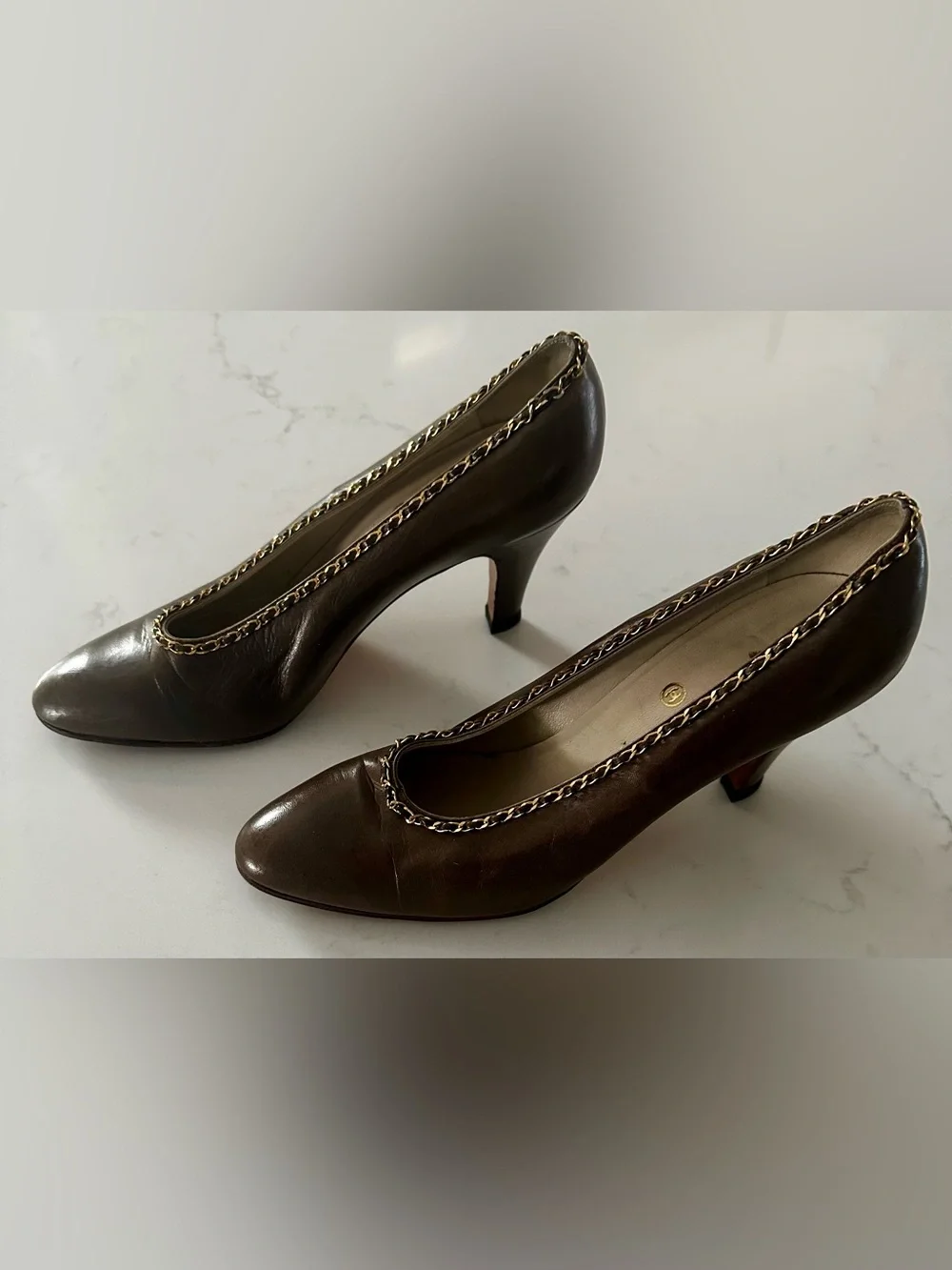 Vintage CHANEL Brown Leather Chain-Trim Pumps Size 37.5 EUC